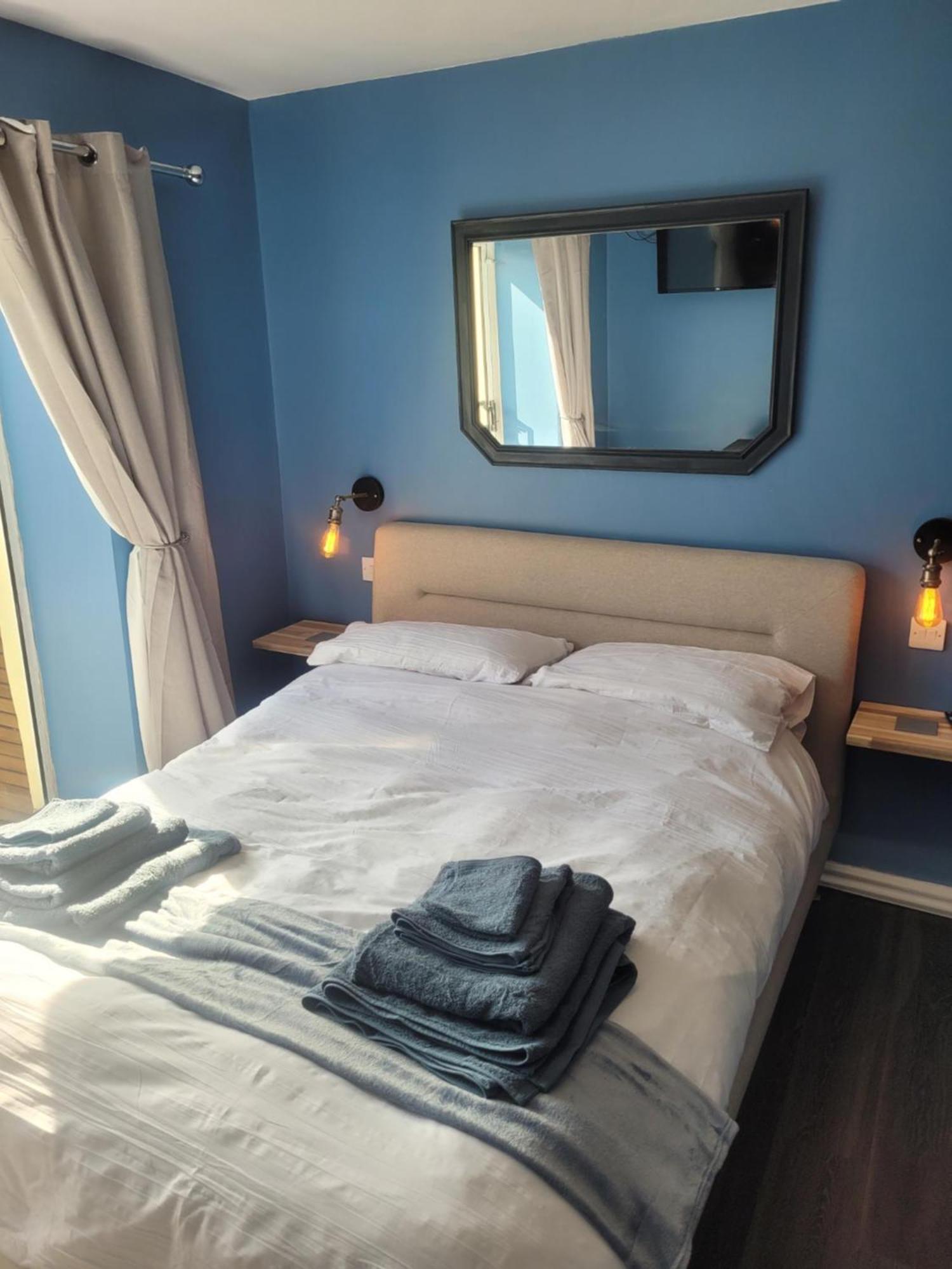 Отель Amble Harbour Retreats Экстерьер фото